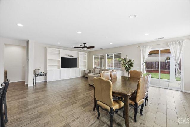 9905 Dutchman Peak Lane, Bakersfield, CA 93311