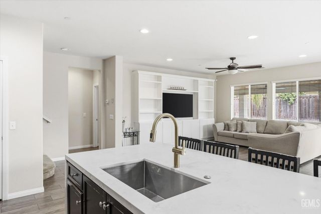 9905 Dutchman Peak Lane, Bakersfield, CA 93311
