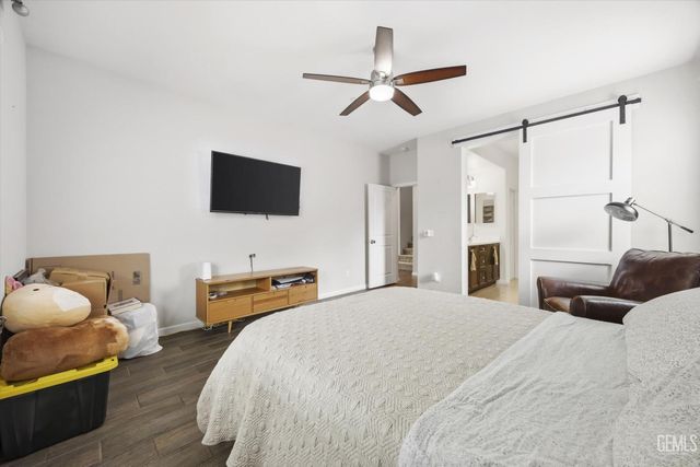 9905 Dutchman Peak Lane, Bakersfield, CA 93311