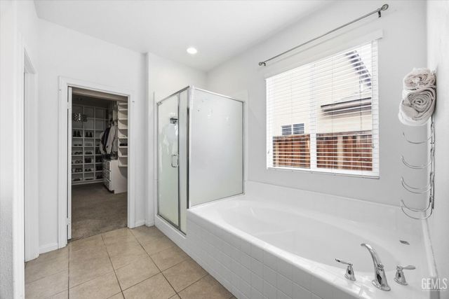 9905 Dutchman Peak Lane, Bakersfield, CA 93311