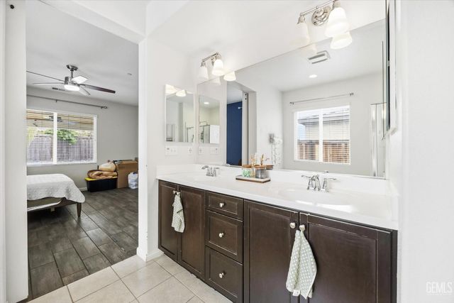 9905 Dutchman Peak Lane, Bakersfield, CA 93311