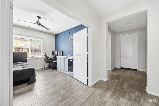 9905 Dutchman Peak Lane, Bakersfield, CA 93311