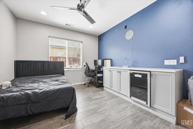 9905 Dutchman Peak Lane, Bakersfield, CA 93311