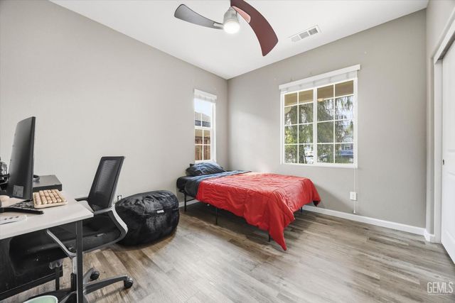 9905 Dutchman Peak Lane, Bakersfield, CA 93311