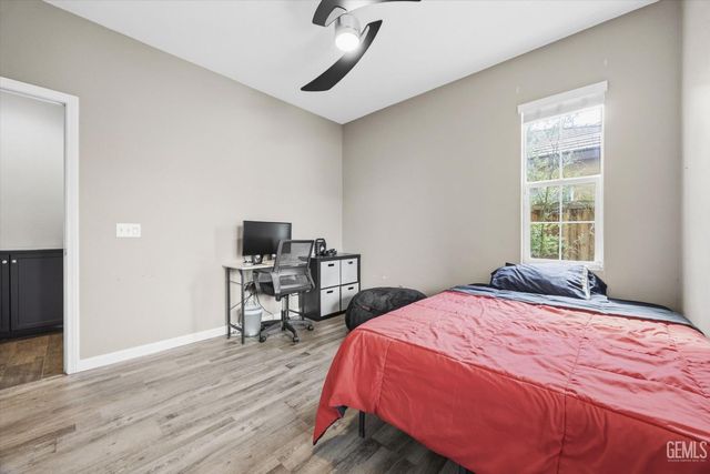 9905 Dutchman Peak Lane, Bakersfield, CA 93311