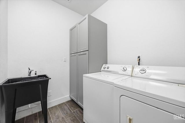 9905 Dutchman Peak Lane, Bakersfield, CA 93311