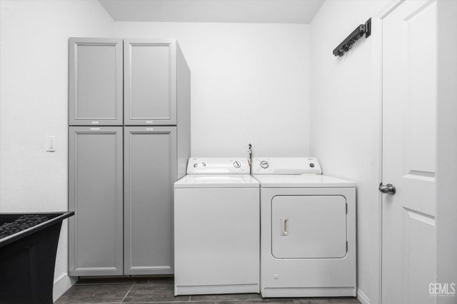9905 Dutchman Peak Lane, Bakersfield, CA 93311