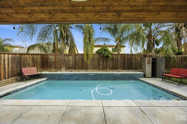 9905 Dutchman Peak Lane, Bakersfield, CA 93311