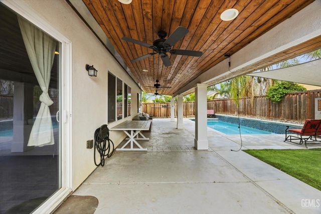 9905 Dutchman Peak Lane, Bakersfield, CA 93311