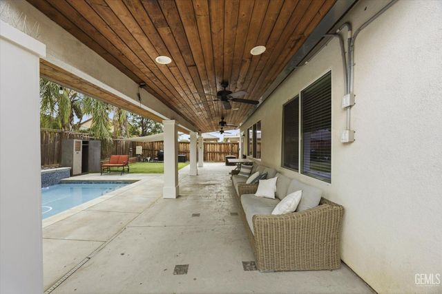 9905 Dutchman Peak Lane, Bakersfield, CA 93311