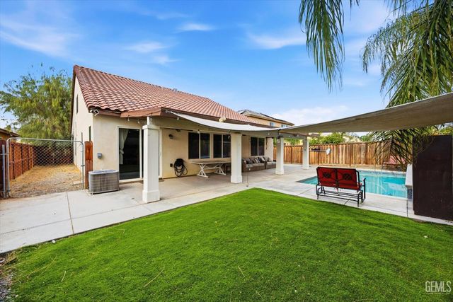 9905 Dutchman Peak Lane, Bakersfield, CA 93311