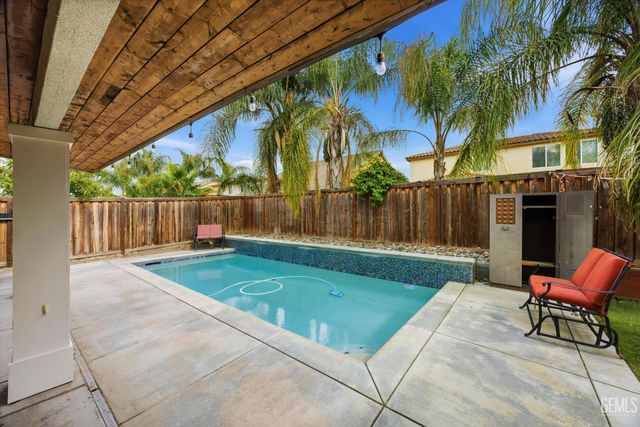 9905 Dutchman Peak Lane, Bakersfield, CA 93311