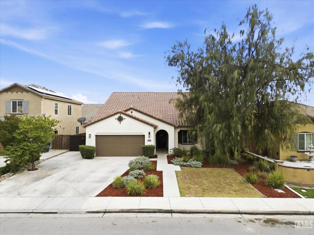 9905 Dutchman Peak Lane, Bakersfield, CA 93311