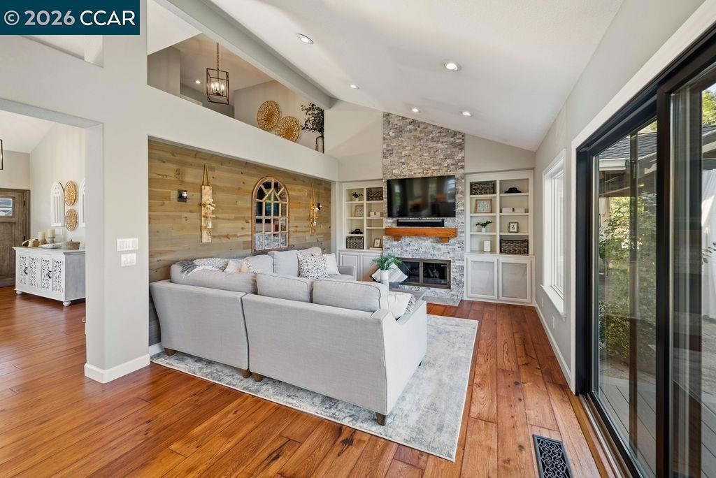 Image 15 of property listing at 10 10 Crown Valley Ct, Danville, CA 94506