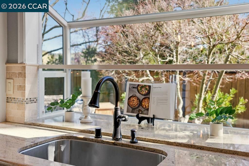 Image 21 of property listing at 10 10 Crown Valley Ct, Danville, CA 94506