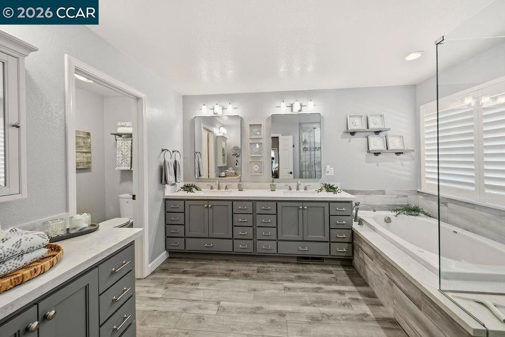 Image 30 of property listing at 10 10 Crown Valley Ct, Danville, CA 94506