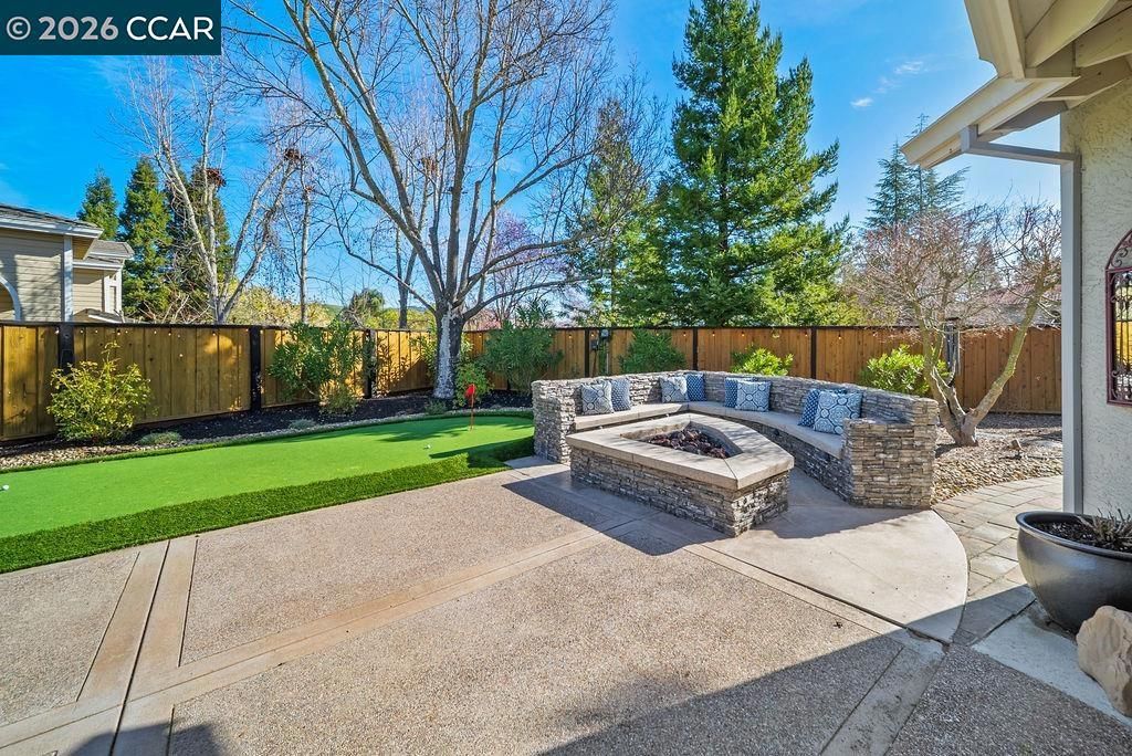 Image 45 of property listing at 10 10 Crown Valley Ct, Danville, CA 94506