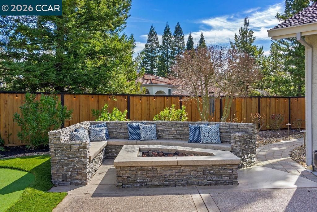 Image 46 of property listing at 10 10 Crown Valley Ct, Danville, CA 94506