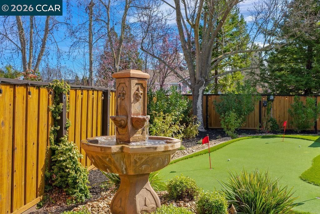 Image 47 of property listing at 10 10 Crown Valley Ct, Danville, CA 94506