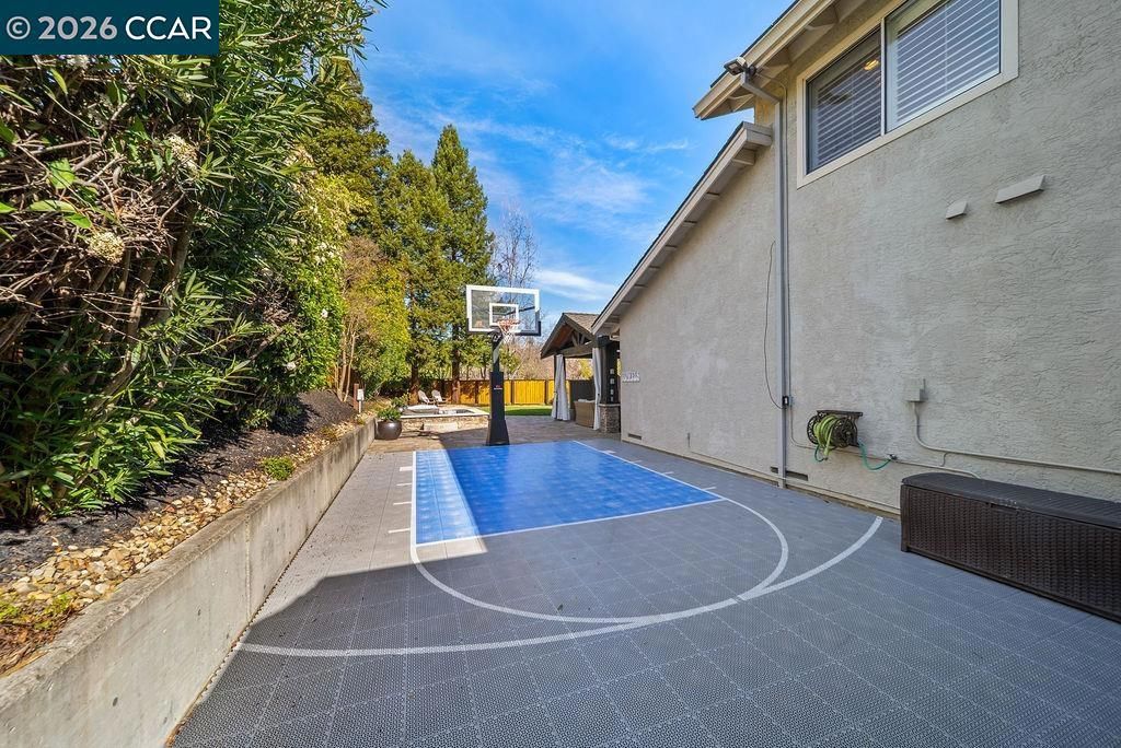 Image 49 of property listing at 10 10 Crown Valley Ct, Danville, CA 94506