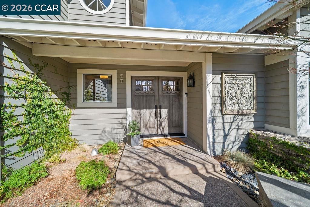 Image 6 of property listing at 10 10 Crown Valley Ct, Danville, CA 94506