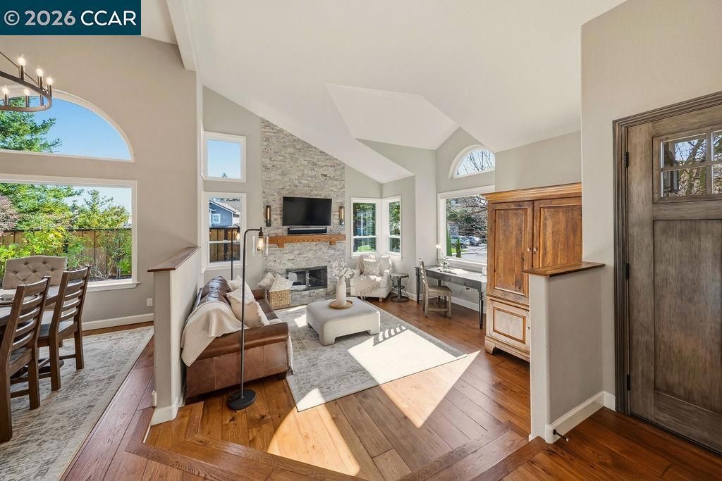 Image 9 of property listing at 10 10 Crown Valley Ct, Danville, CA 94506