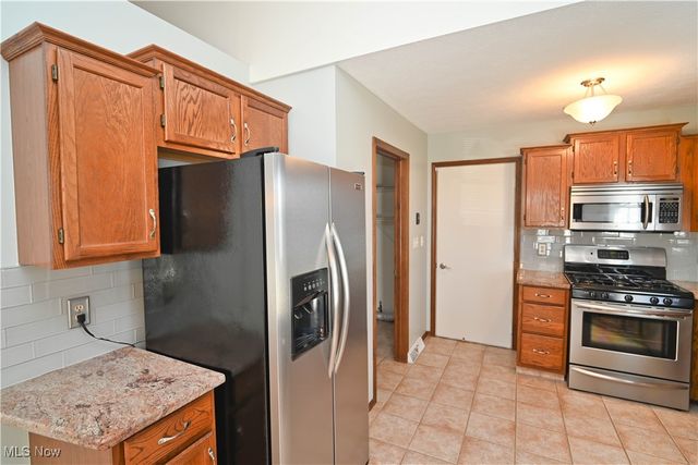 6856 Berry Blossom Drive, Canfield, OH 44406