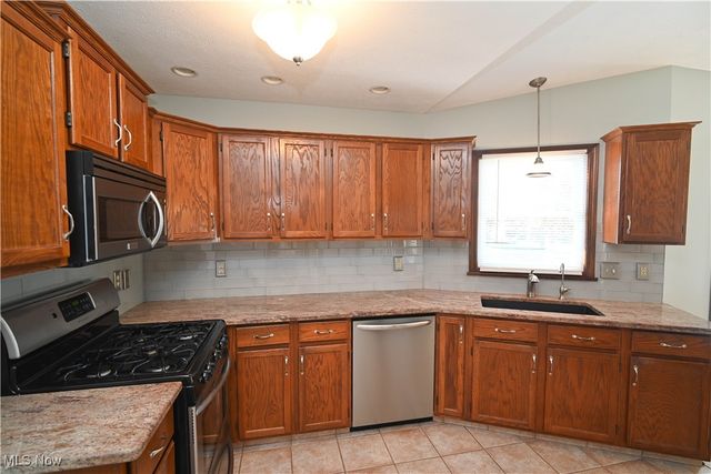 6856 Berry Blossom Drive, Canfield, OH 44406