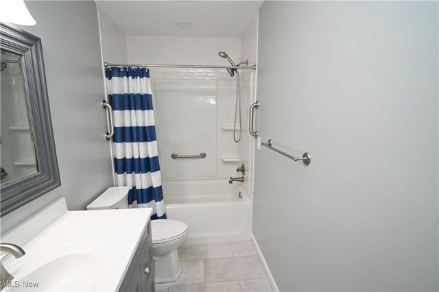 6856 Berry Blossom Drive, Canfield, OH 44406