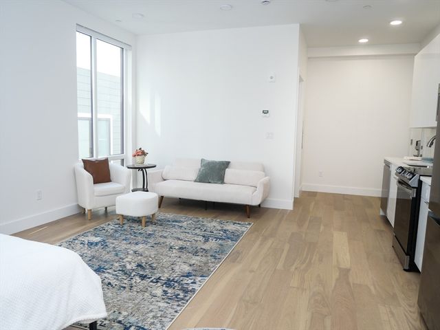 38 Hichborn 304, Boston, MA 02135