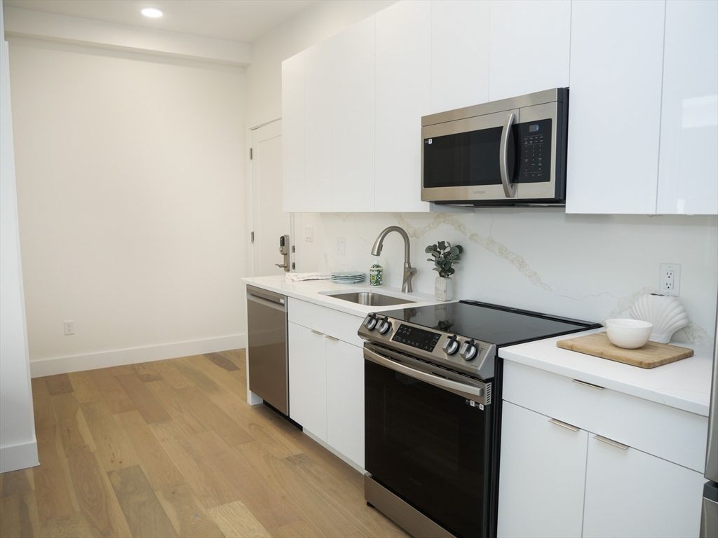 38 Hichborn 304, Boston, MA 02135