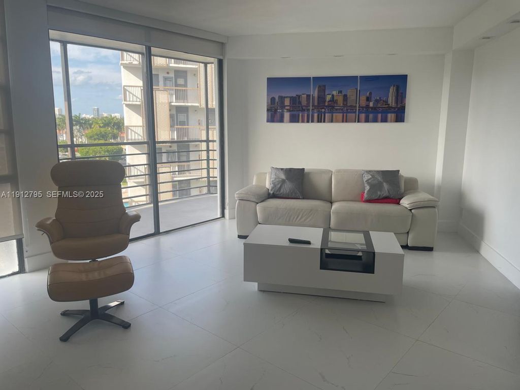 20400 W Country Club Drive 615, Aventura, FL 33180
