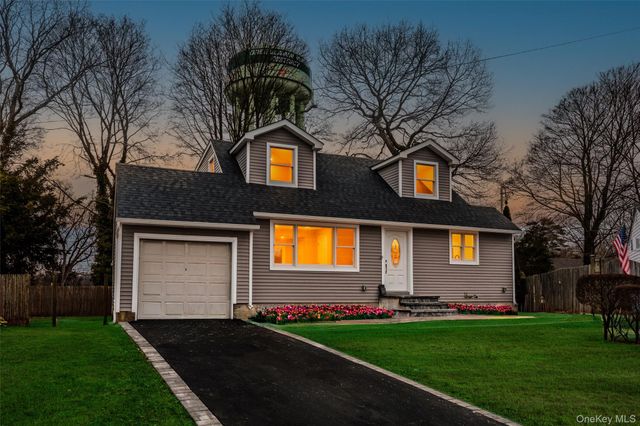 6 Grand Haven Court, Commack, NY 11725