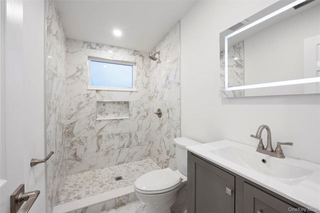 6 Grand Haven Court, Commack, NY 11725