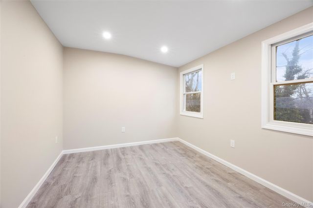 6 Grand Haven Court, Commack, NY 11725