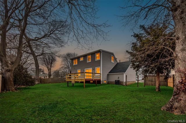 6 Grand Haven Court, Commack, NY 11725