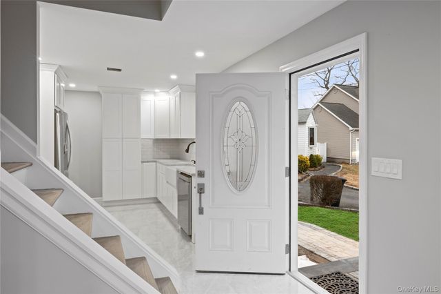 6 Grand Haven Court, Commack, NY 11725