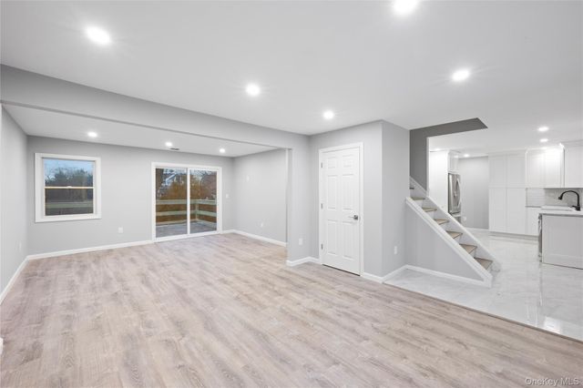 6 Grand Haven Court, Commack, NY 11725