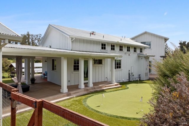 9123 Red Hill Ct, Cotati, CA 94931