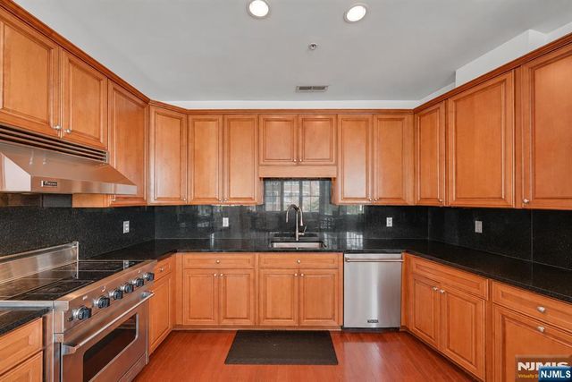 20 Ave At Port Imperial 202, West New York, NJ 07093