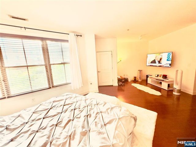 20 Ave At Port Imperial 202, West New York, NJ 07093