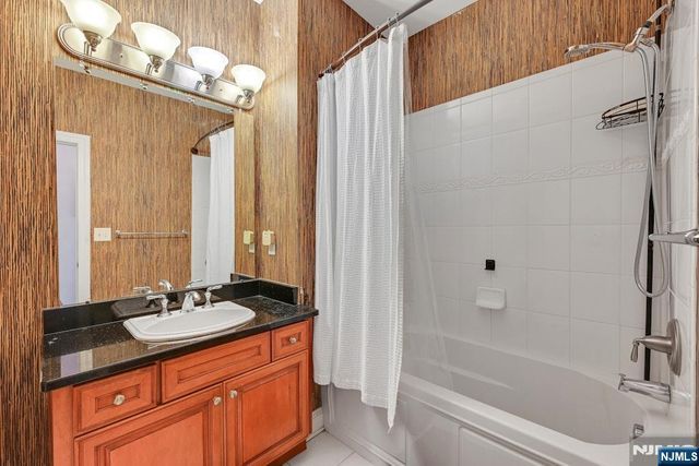 20 Ave At Port Imperial 202, West New York, NJ 07093