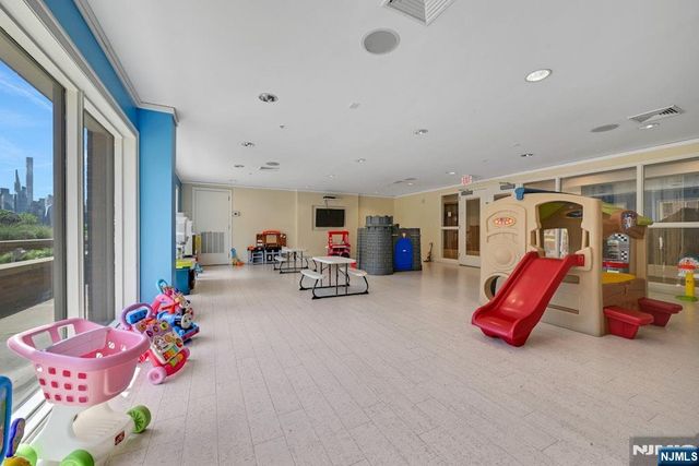 20 Ave At Port Imperial 202, West New York, NJ 07093