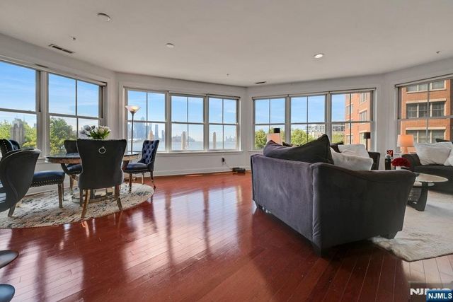 20 Ave At Port Imperial 202, West New York, NJ 07093