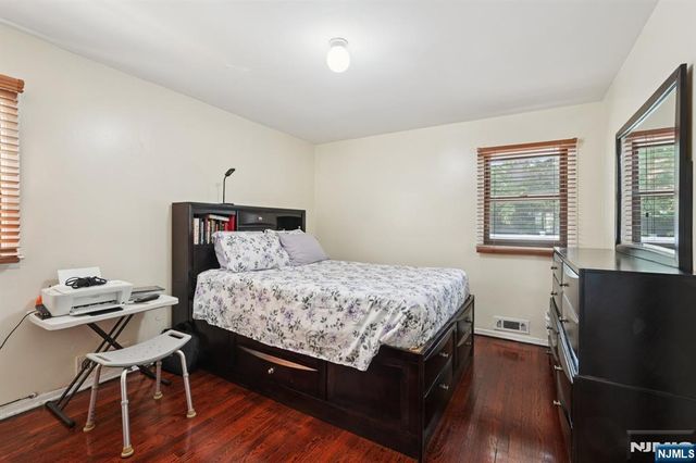 9 Lee Court, Maplewood, NJ 07040