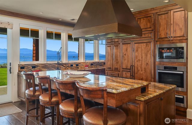 5844 Mutiny Bay Road, Freeland, WA 98249