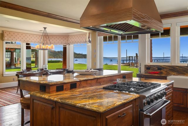 5844 Mutiny Bay Road, Freeland, WA 98249