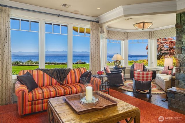 5844 Mutiny Bay Road, Freeland, WA 98249