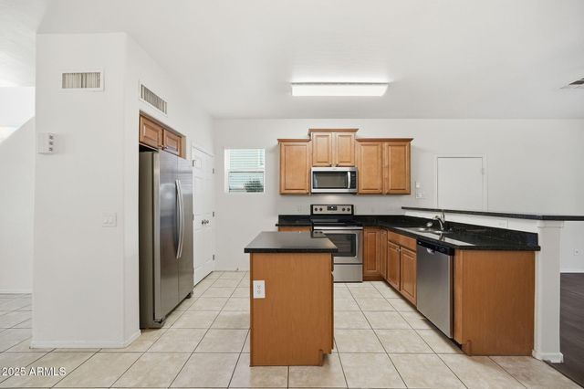 3005 W FERRUCCIO Place, Phoenix, AZ 85086