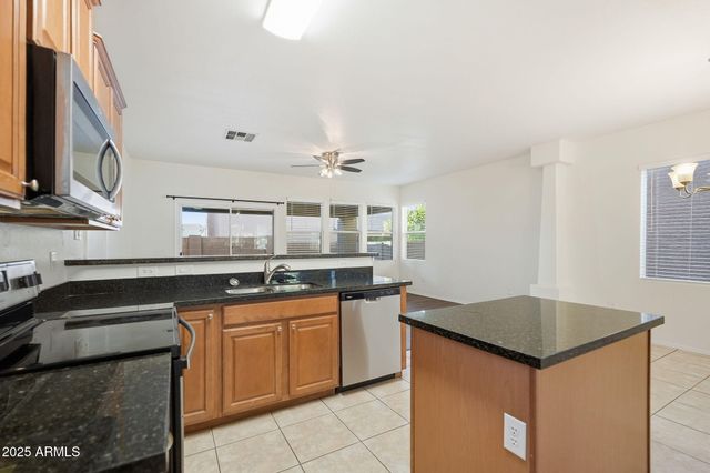 3005 W FERRUCCIO Place, Phoenix, AZ 85086